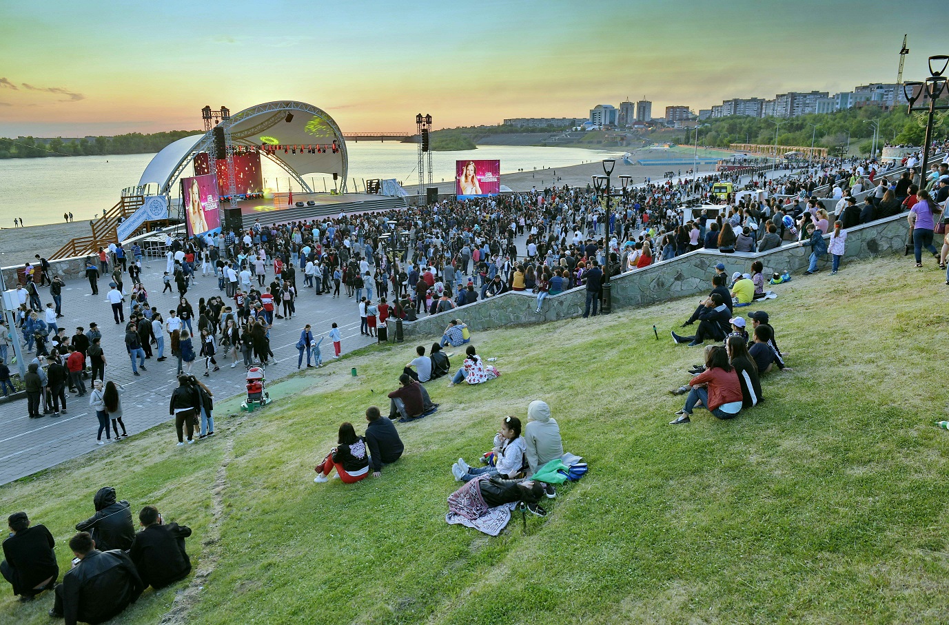 «Ertis Promenade» ماۋسىمى شاقىرادى