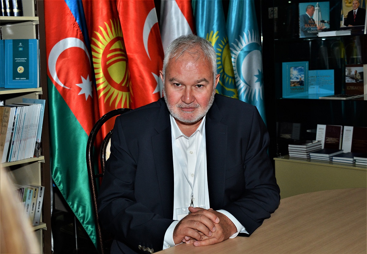 حاسان كانبولات: قازاقستان سارا جولىنان اۋىتقىمايدى