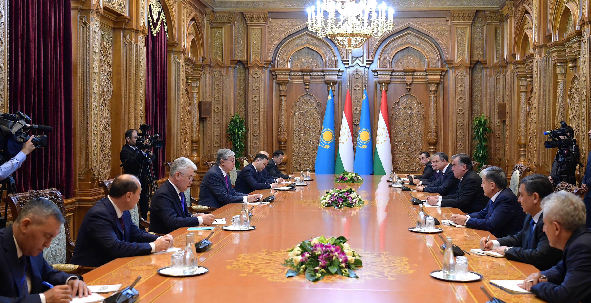 قاسىم-جومارت توقاەۆ تاجىكستان رەسپۋبليكاسىنىڭ پرەزيدەنتى ەمومالي راحمونمەن كەزدەستى