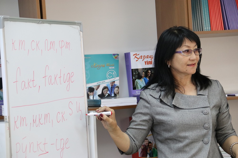 لاتىن ءالىپبيىن وقىتۋ كۋرستارى باستالدى