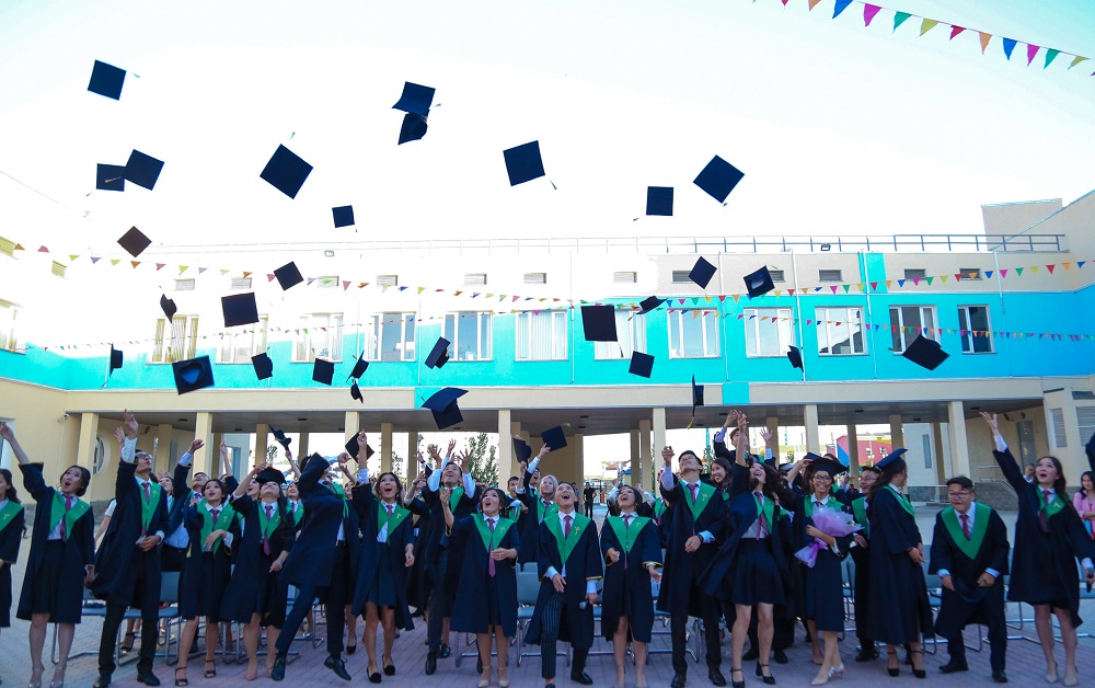 زياتكەرلىك مەكتەپ 57 تۇلەككە اتتەستات تاپسىردى