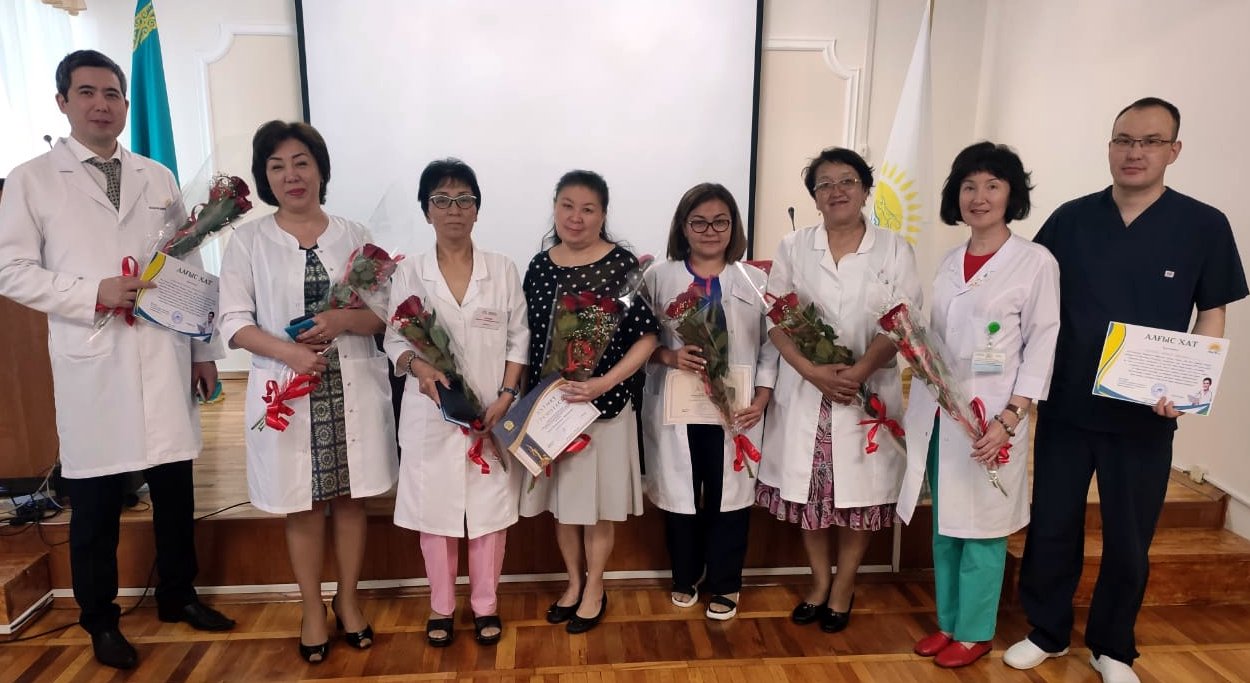 كاسىبي مەرەكەدە بالالار دارىگەرلەرى ماراپاتتالدى