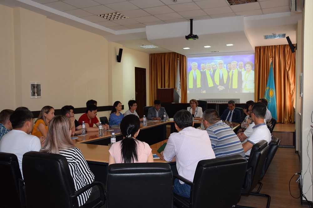 كاسىپكەرلەر قولداۋ ءبىلدىردى