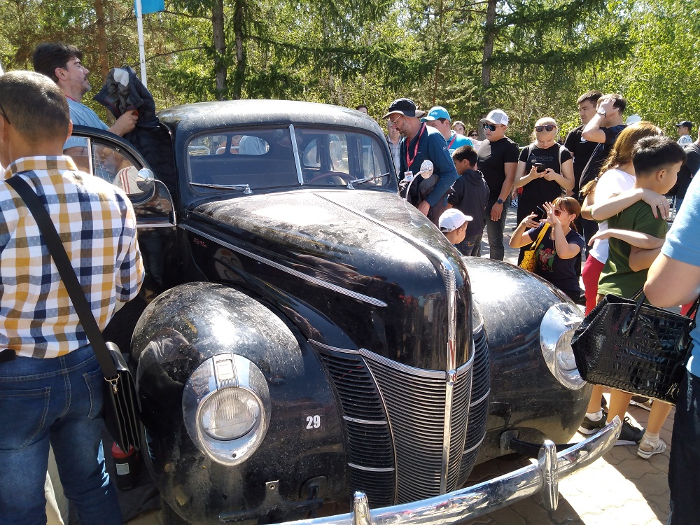 قوستانايعا «پەكين - پاريج – 2019» حالىقارالىق رەترو اۆتوموبيلدەر شەرۋىنە قاتىسۋشىلار توقتادى