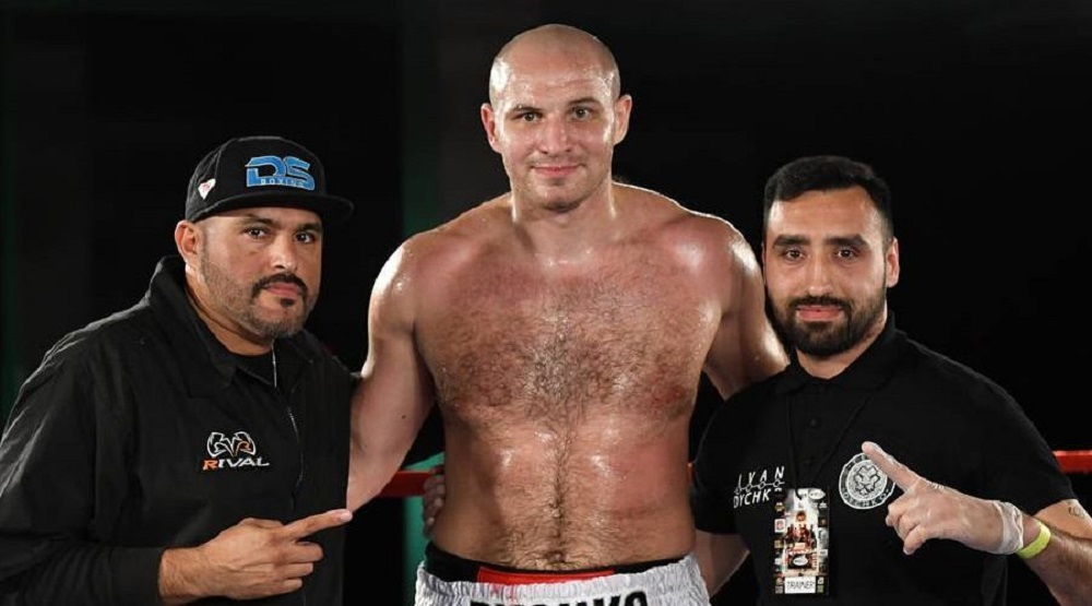 يۆان دىچكو امەريكالىق بوكسشىمەن جۇدىرىقتاسادى