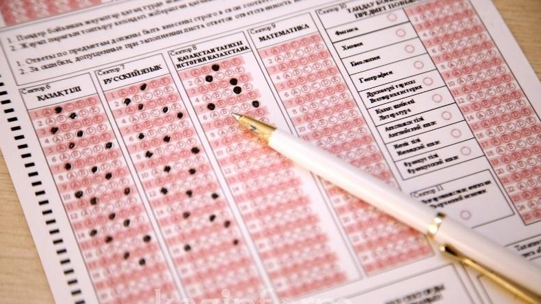 اقتوبەدە 2425 مەكتەپ تۇلەگى ۇبت تاپسىرادى