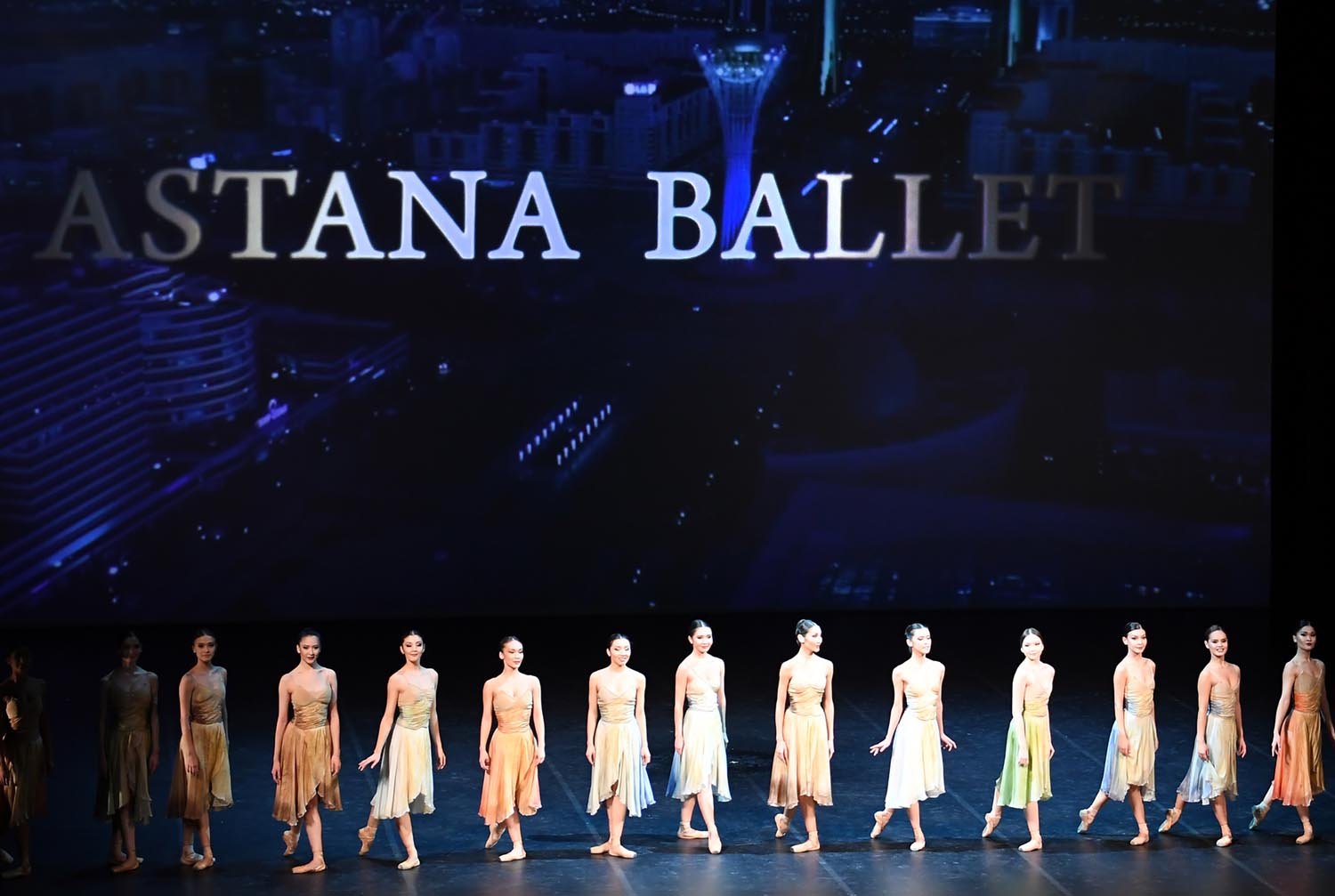 بالەت جاۋھارلارىمەن باۋرادى