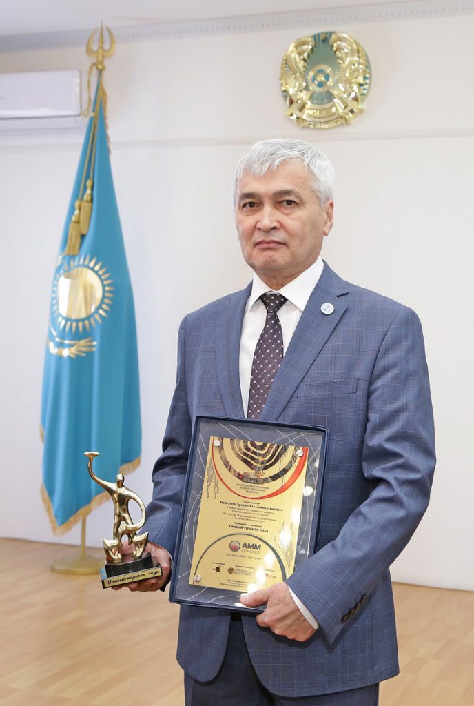 قاراعاندىنىڭ عالىمى «التىن گەفەست» سىيلىعىنا يە بولدى