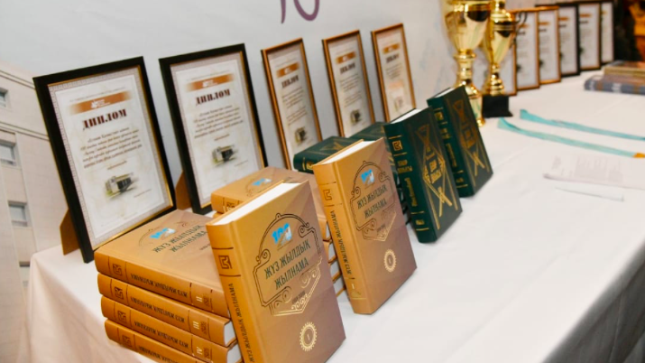 «ەگەمەننىڭ» جۇلدەسى ءۇشىن جازۋشى-جۋرناليستەر اراسىنداعى بيلياردتان تۋرنير باستالدى