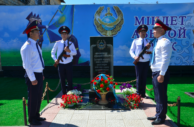 قاراعاندى وبلىسىندا ءتارتىپ ساقشىلارىنا ەسكەرتكىش ورناتىلدى