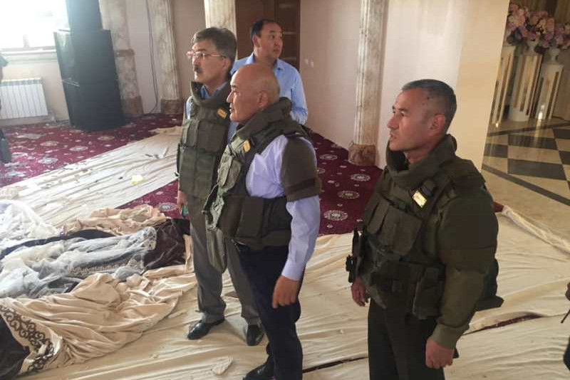 ومىرزاق شوكەەۆ ارىستا ب ۇلىنگەن الەۋمەتتىك نىسانداردى ارالاپ شىقتى