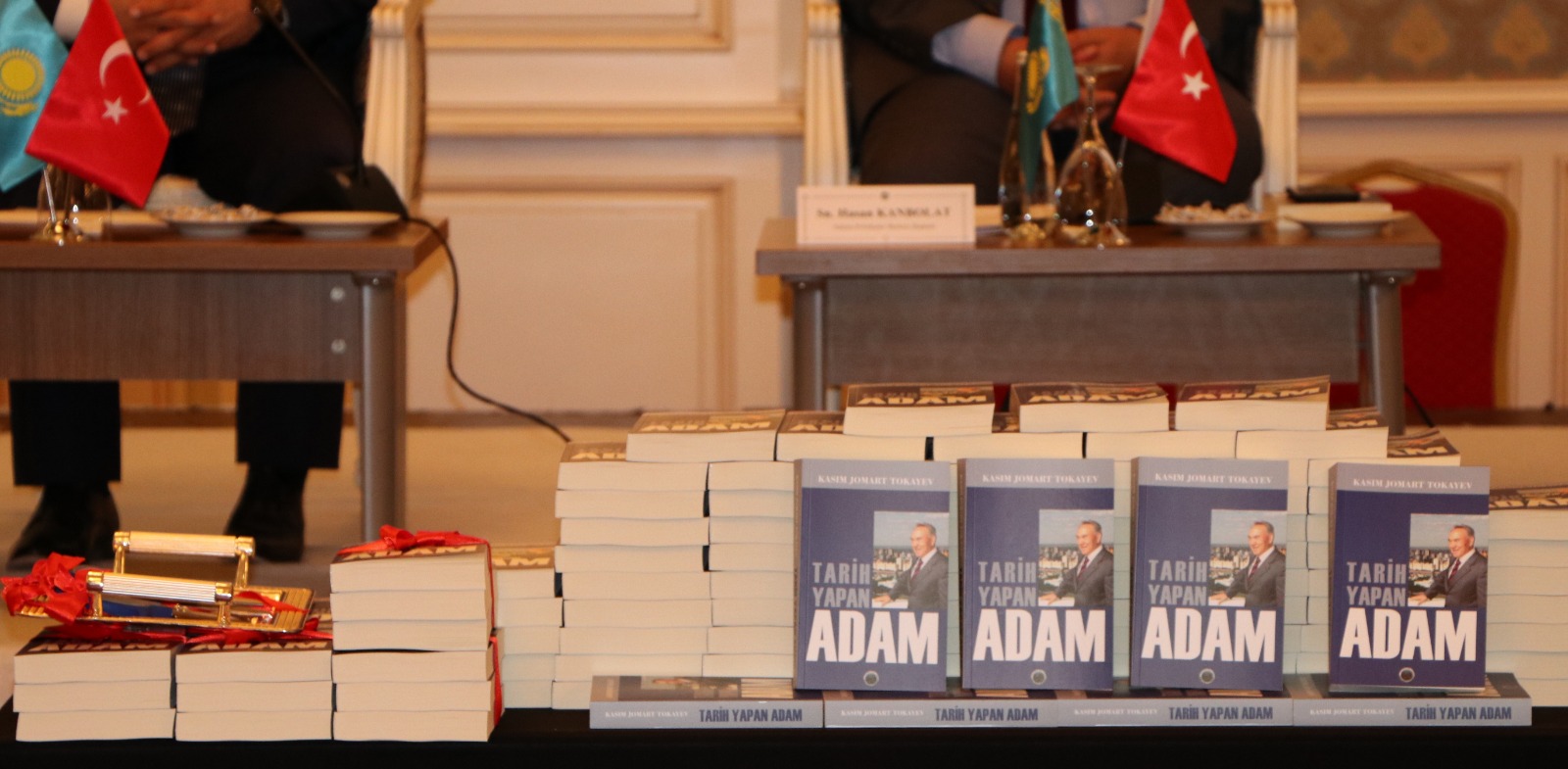 قاسىم-جومارت توقاەۆتىڭ «تاريح جاساعان تۇلعa» اتتى كىتابىنىڭ تۇساۋكەسەرى ءوتتى