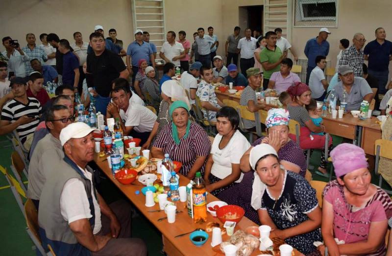 پرەزيدەنت اكىمشىلىگىنىڭ قىزمەتكەرلەرى ءبىر كۇندىك ەڭبەكاقىسىن ارىستا زارداپ شەككەندەر قورىنا اۋدارادى