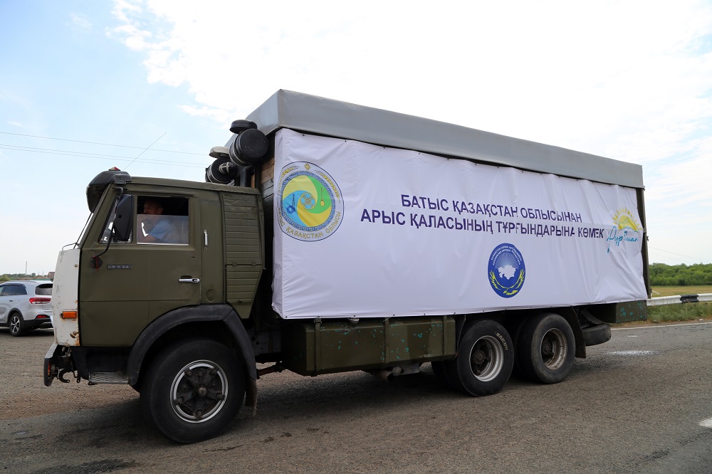 ورالدان ارىسقا قۇرىلىس ماتەريالدارى تيەلگەن العاشقى كەرۋەن شىقتى