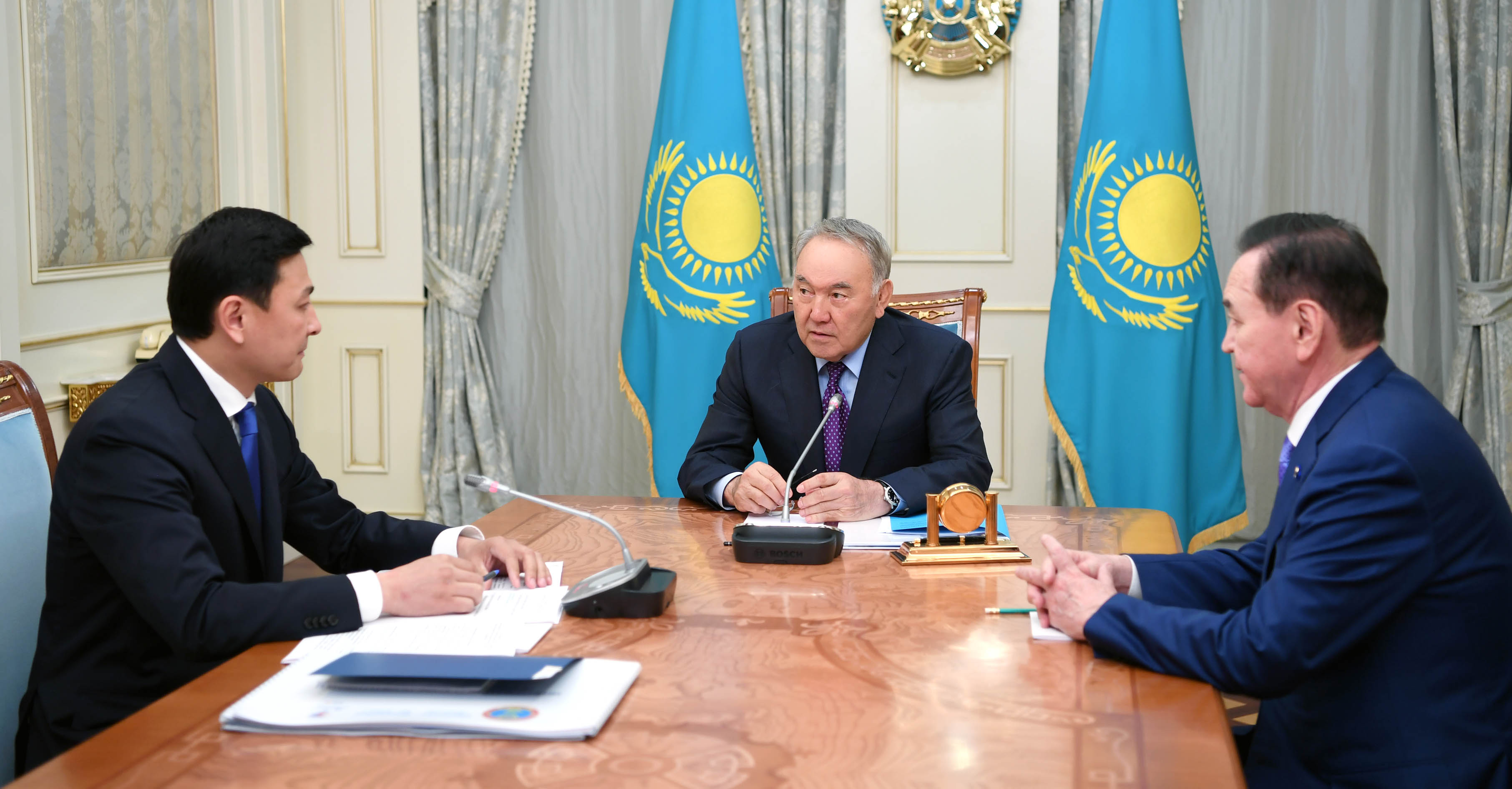 قازاقستاننىڭ تۇڭعىش پرەزيدەنتى نۇر-سۇلتان قالاسىنىڭ اكىمى التاي كولگىنوۆتى قابىلدادى