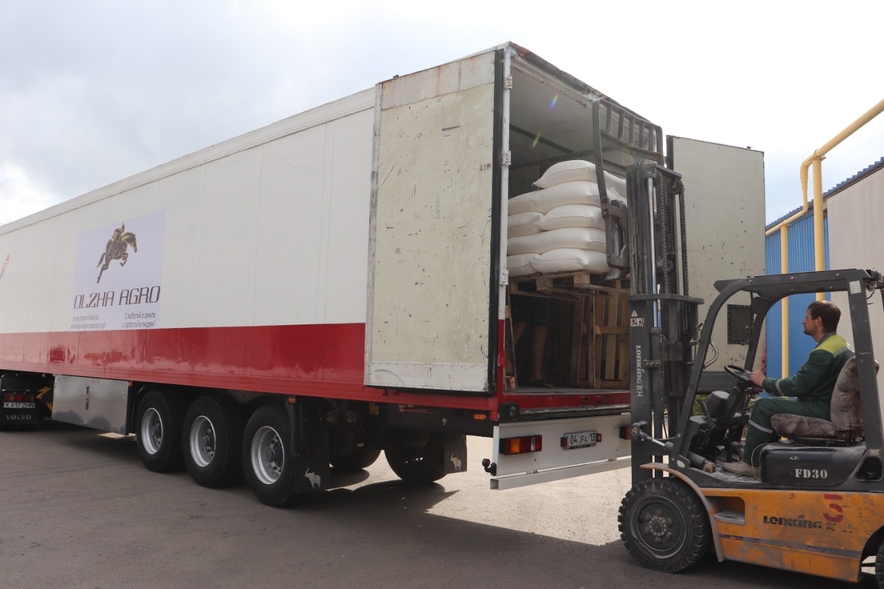 قوستانايدان ارىسقا 30 توننالىق قايىرىمدىلىق جۇك ارتقان كەرۋەن كەتتى