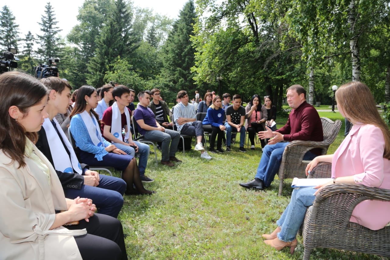 سولتۇستىك قازاقستان اكىمى جاستارمەن جۇزدەستى