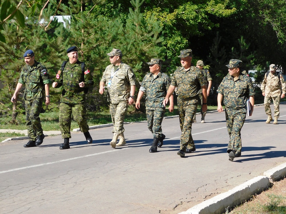 ەقىۇ ينسپەكتورلارى اسكەري ءبولىمدى ارالادى
