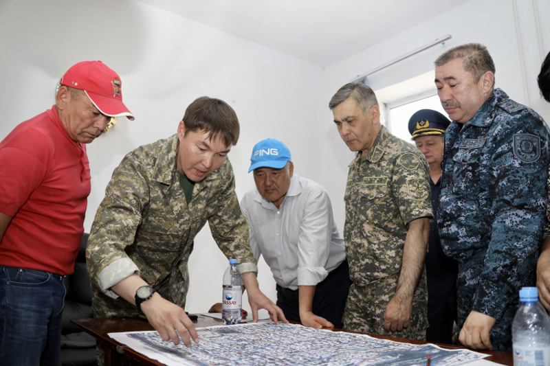 قورعانىس مينيسترلىگىنىڭ بولىمشەلەرى ارىس قالاسىن جارىلعىش زاتتاردان تولىق تازارتتى.