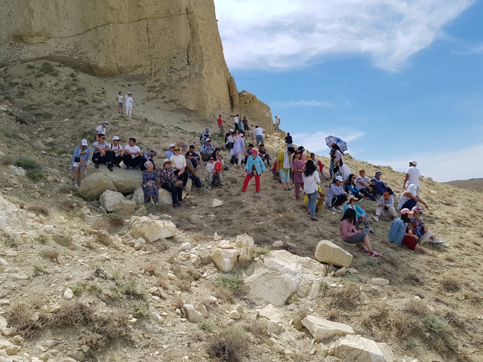 ماڭعىستاۋلىق مەملەكەتتىك قىزمەتشىلەر «تۋعان جەردى تاني ءبىل» چەللەندجىن ارىپتەستەرىنە جولدادى