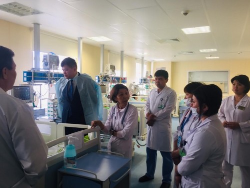 ارىستان نۇر-سۇلتانعا  جەتكىزىلگەن ەكى بالا ءمينيستردىڭ جەكە باقىلاۋىندا