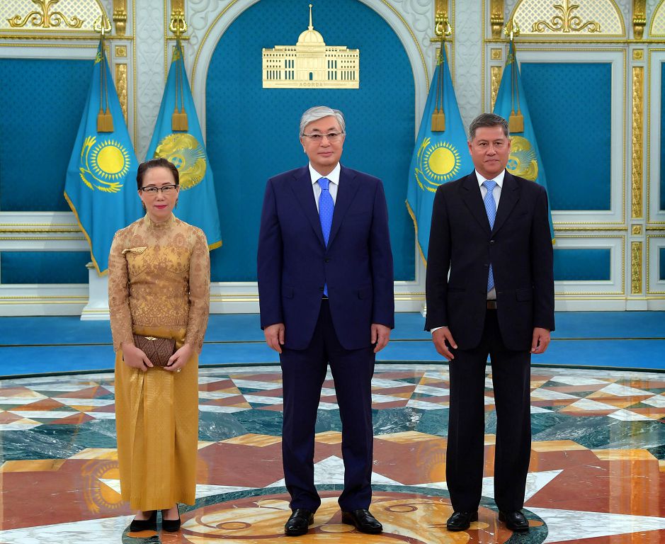 سەنىم گراموتالارىن قابىلدادى