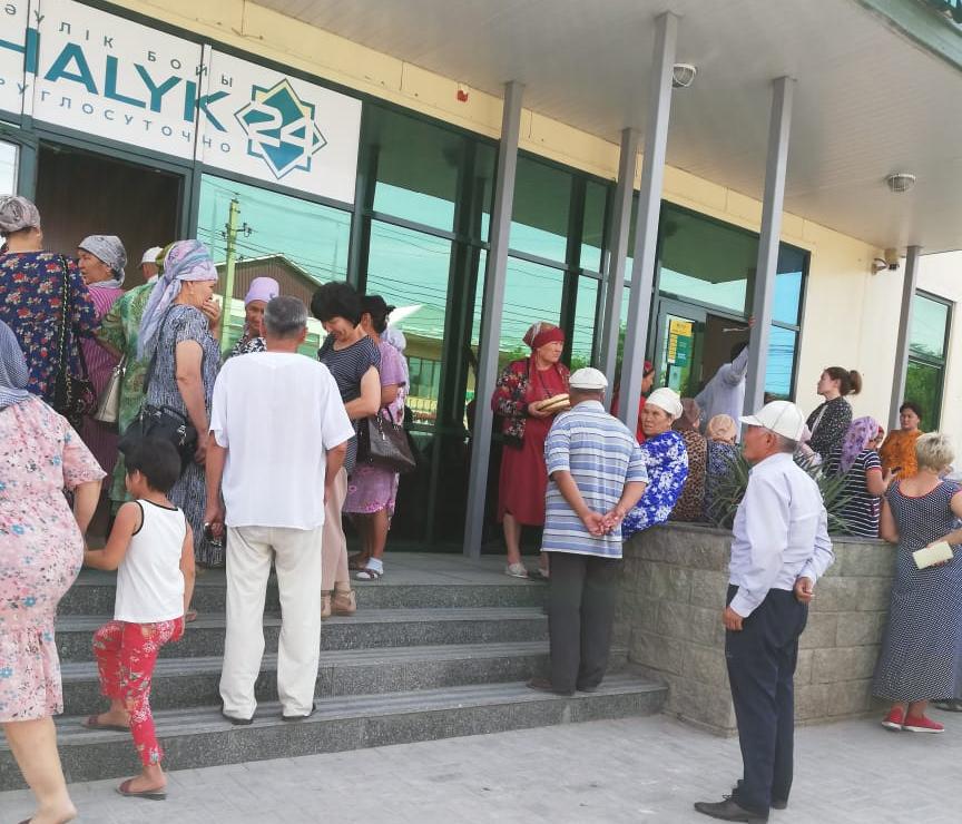 ارىستا بانك بولىمشەلەرى مەن ساۋدا ورىندارى جۇمىس ىستەي باستادى