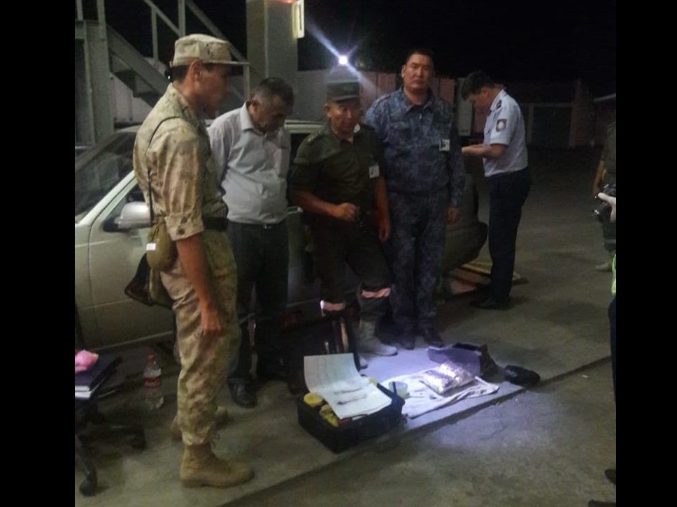 قازاقستانعا 2 كگ جۋىق گەروين الىپ وتپەك بولعان  تاجىكستان ازاماتى ۇستالدى