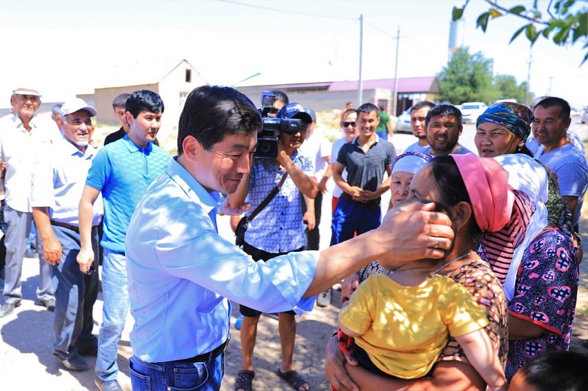 باۋىرجان بايبەك ارىس قالاسىنىڭ تۇرعىندارىمەن كەزدەستى