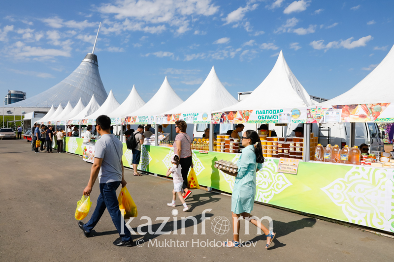 ەلوردادا اقمولا مەن پاۆلودار وبلىستارىنىڭ جارمەڭكەسى ءوتىپ جاتىر