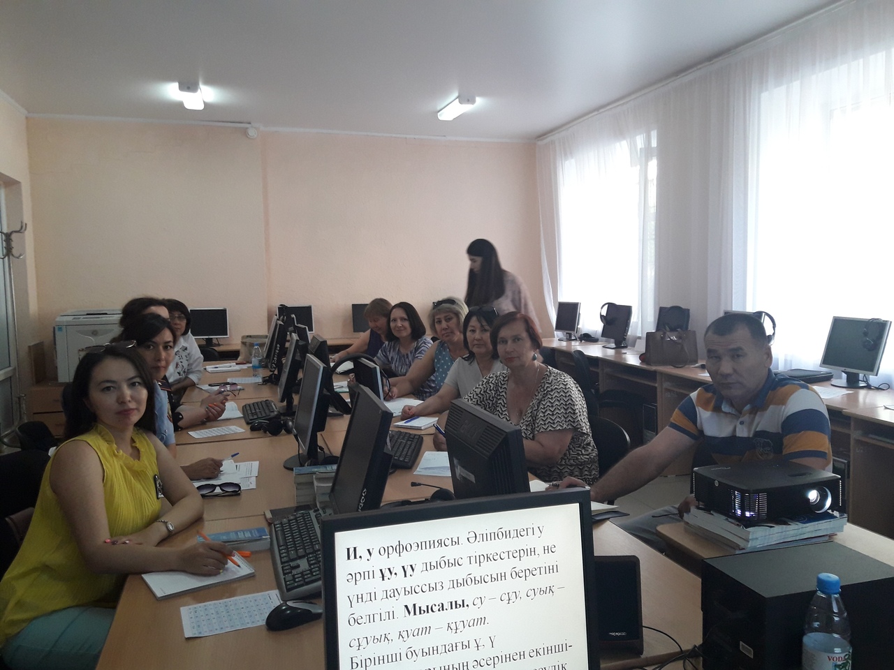 قوستانايدا پوليتسەيلەر لاتىن قارپىندەگى ءالىپبيدى ۇيرەنىپ ءجۇر