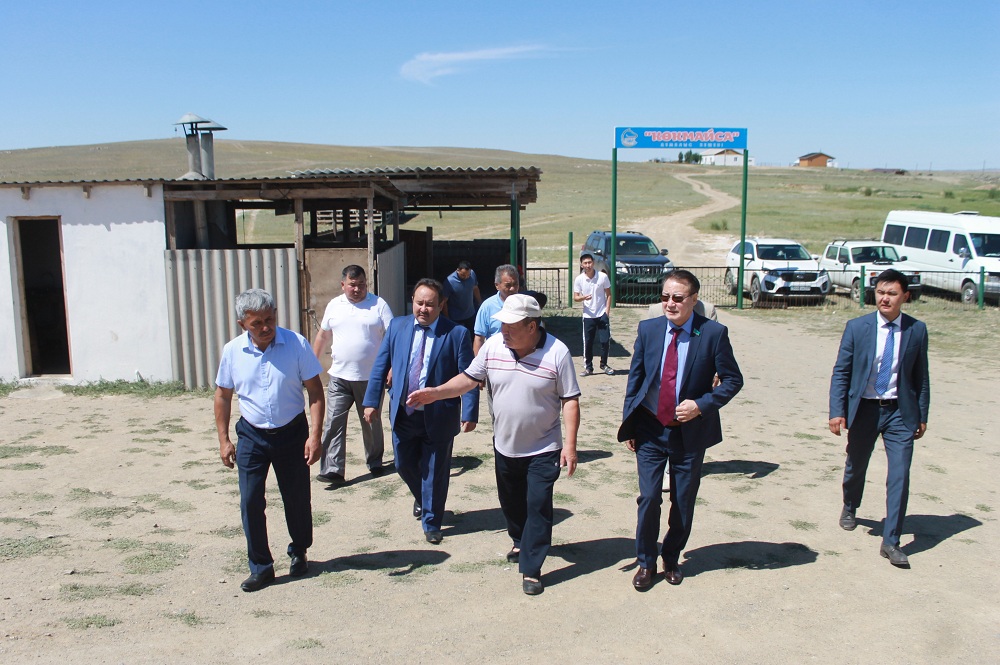 سەناتور رىسقالي ابدىكەروۆ قاراعاندى وبلىسىنىڭ  ۇلىتاۋ اۋدانىندا بولدى