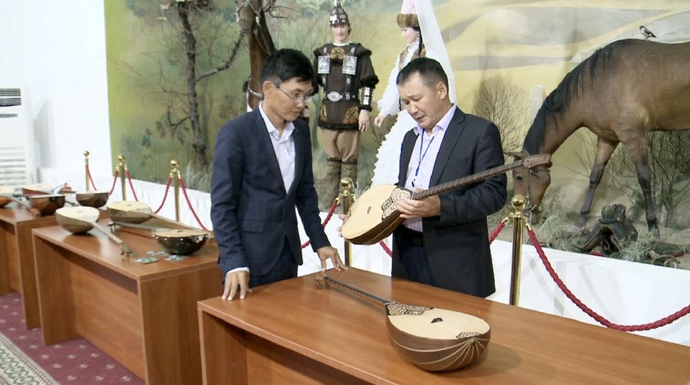 «ۇكىلى دومبىرانىڭ» ۇزدىكتەرى