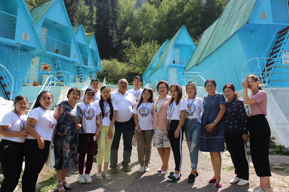 سەناتور دينار نوكەتاەۆا بالالاردى ساۋىقتىرۋ ورتالىقتارىندا بولدى