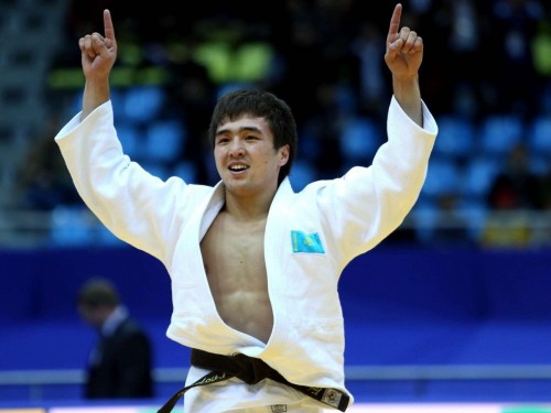 پرەزيدەنت ەلدوس سمەتوۆتى جەڭىسىمەن قۇتتىقتادى