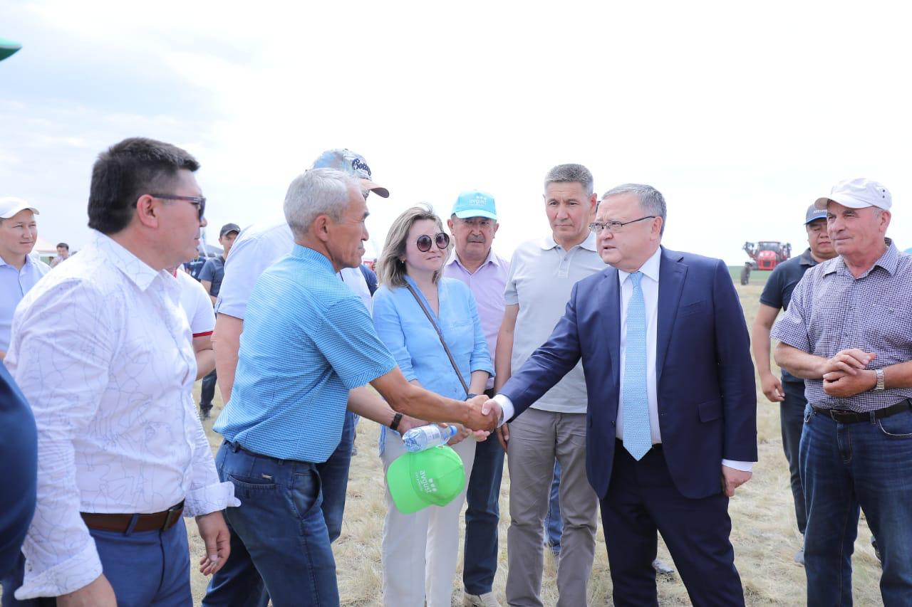 اقتوبە وبلىسىنىڭ اكىمى اۋىل شارۋاشىلىعى تەحنيكالارىنىڭ كورمەسىن تاماشالادى