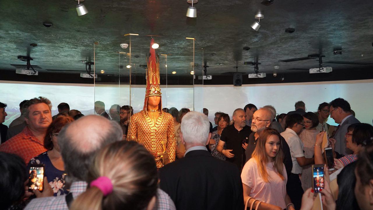 ماكەدونيادا قازاقستاندىق «التىن ادام» قويىلعان كورمە اشىلدى