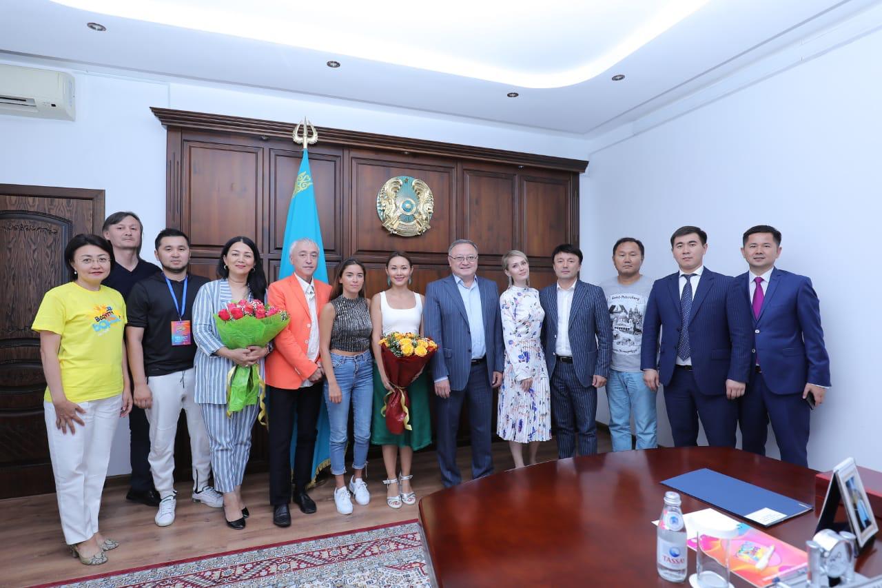 وڭداسىن ورازالين «Baqytty bala» ءىى بالالار ۆوكالدىق فەستيۆالىنىڭ قازىلارىمەن كەزدەستى