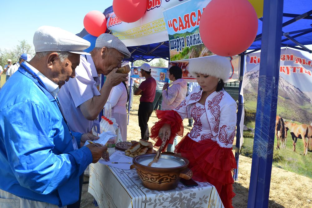 قىمىزمۇرىندىق مەرەكەسى تويلاندى