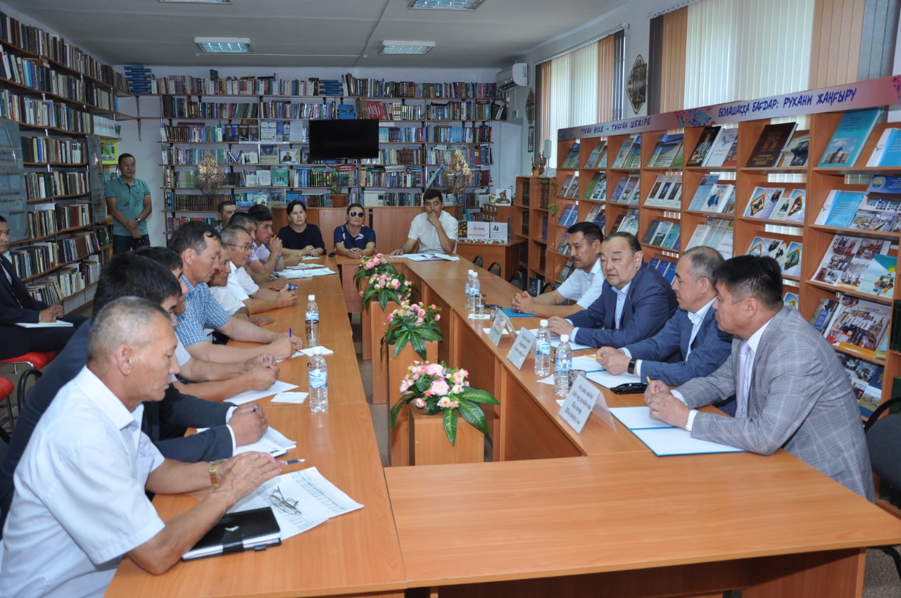 سەناتورلار باتىس قازاقستان وبلىسىنداعى اۋىل تۇرعىندارىمەن كەزدەستى