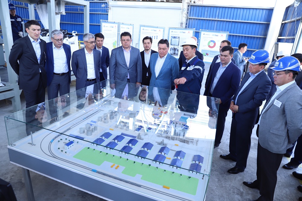 پرەمەر-مينيستر اسقار مامين «Caspi Bitum بك» جشس-نە باردى