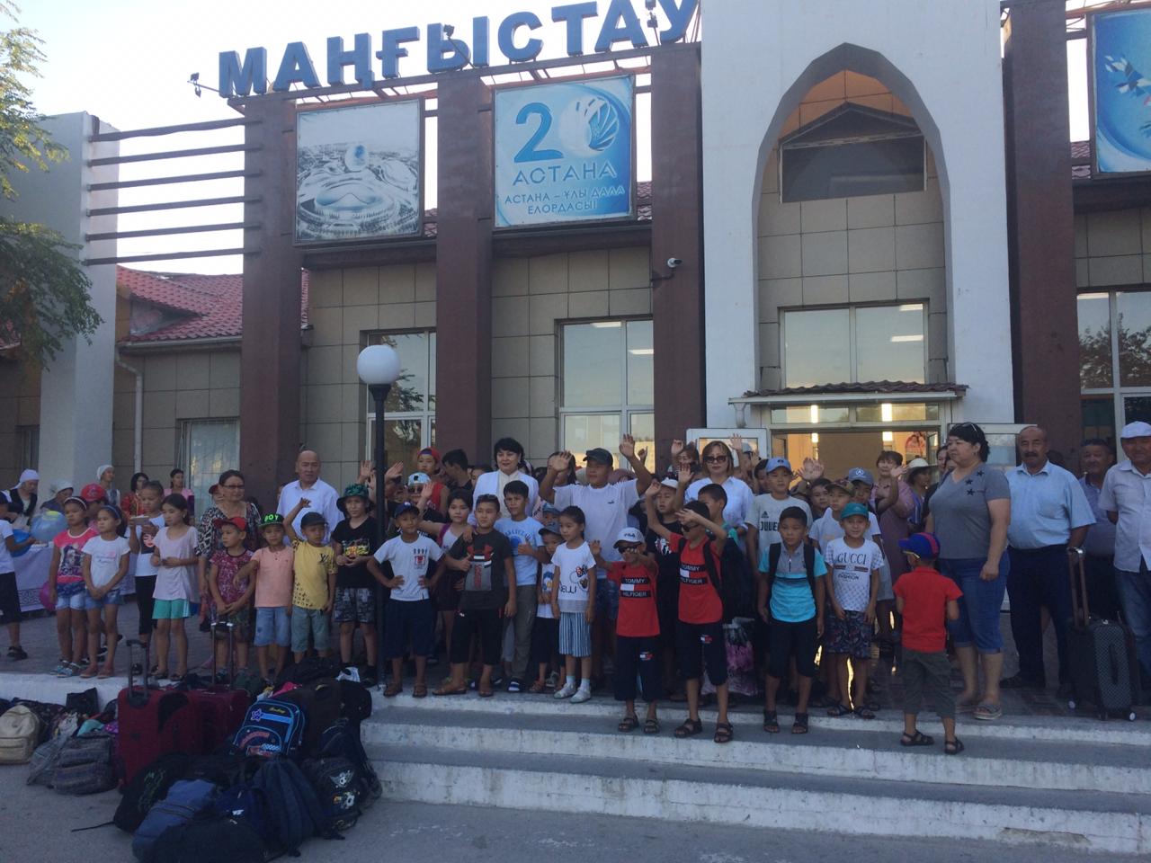 ارىستىق 100 بالا كاسپي جاعالاۋىنداعى لاگەرگە دەمالۋعا كەلدى