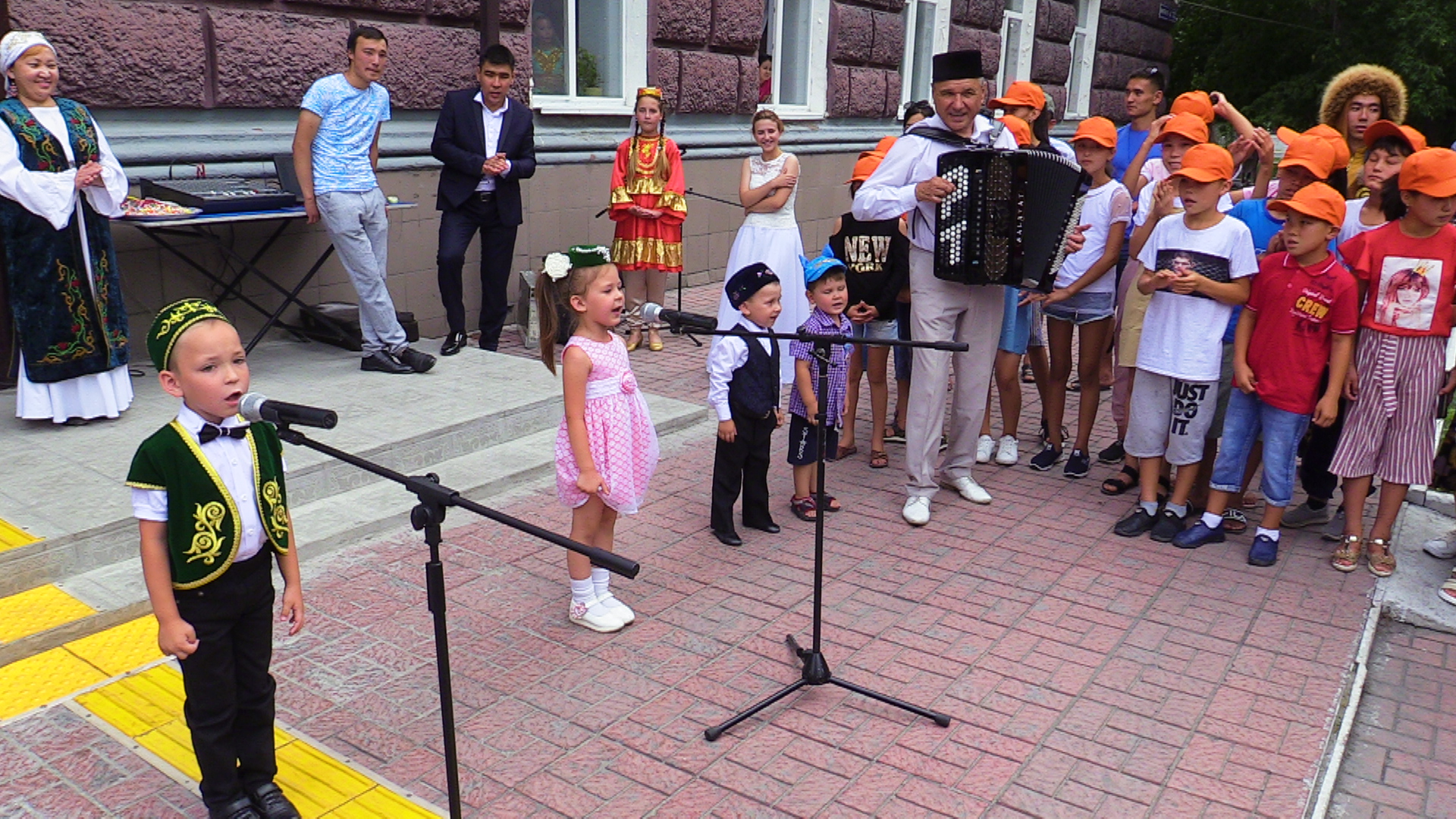 سەمەيلىكتەر «ارىس, ءبىز بىرگەمىز!» اكتسياسىنا قاتىسۋدا