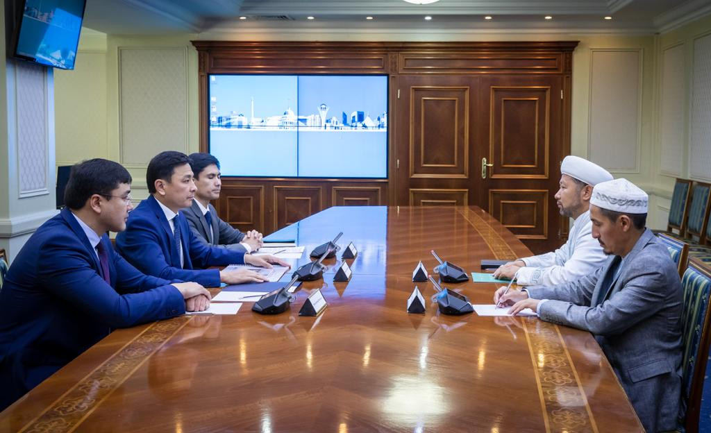 ەلوردا اكىمى قمدب نايب مۇفتيىمەن كەزدەستى