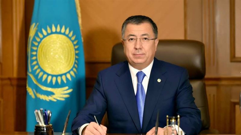 جانسەيىت تۇيمەباەۆ ابايدىڭ  37-ءشى قاراسوزىن وقىدى (ۆيدەو)