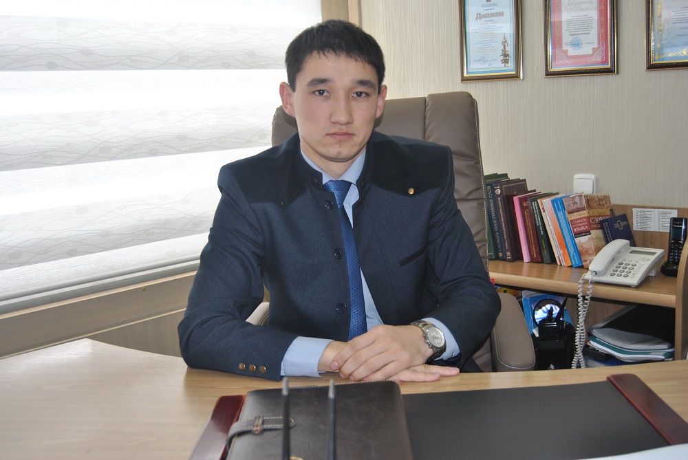 سەمەيلىك ازات سارپەكوۆ ەلباسىنا جىر ەستافەتاسىن جولدادى