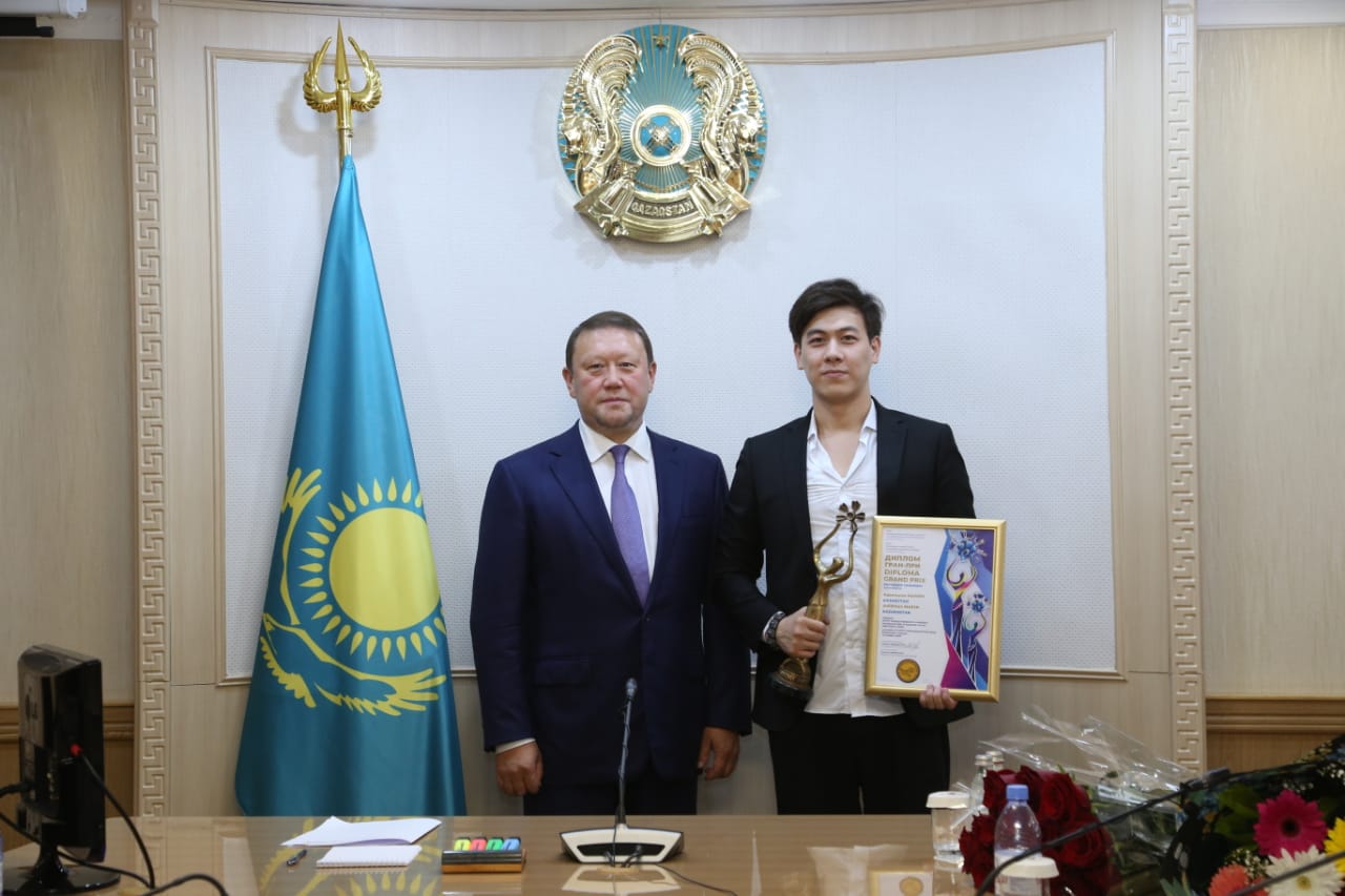 سولتۇستىك قازاقستان اكىمى حالىقارالىق فەستيۆال جەڭىمپازىنا قۇرمەت كورسەتتى