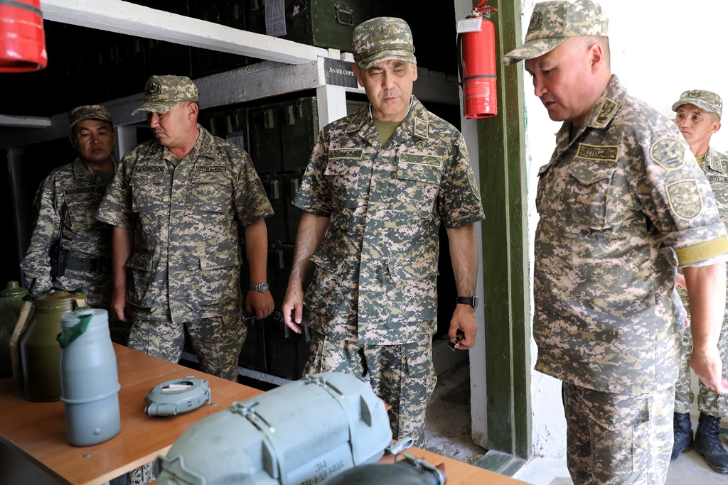 ارىس: قورعانىس ءمينيسترى ارنايى كوميسسيانىڭ جۇمىسىمەن تانىستى