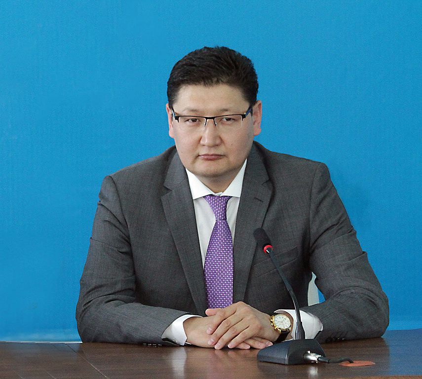 بەرىك ءۋالي:  كۇن تارتىبىندە – اشىقتىق  جانە قوعاممەن كەرى بايلانىس