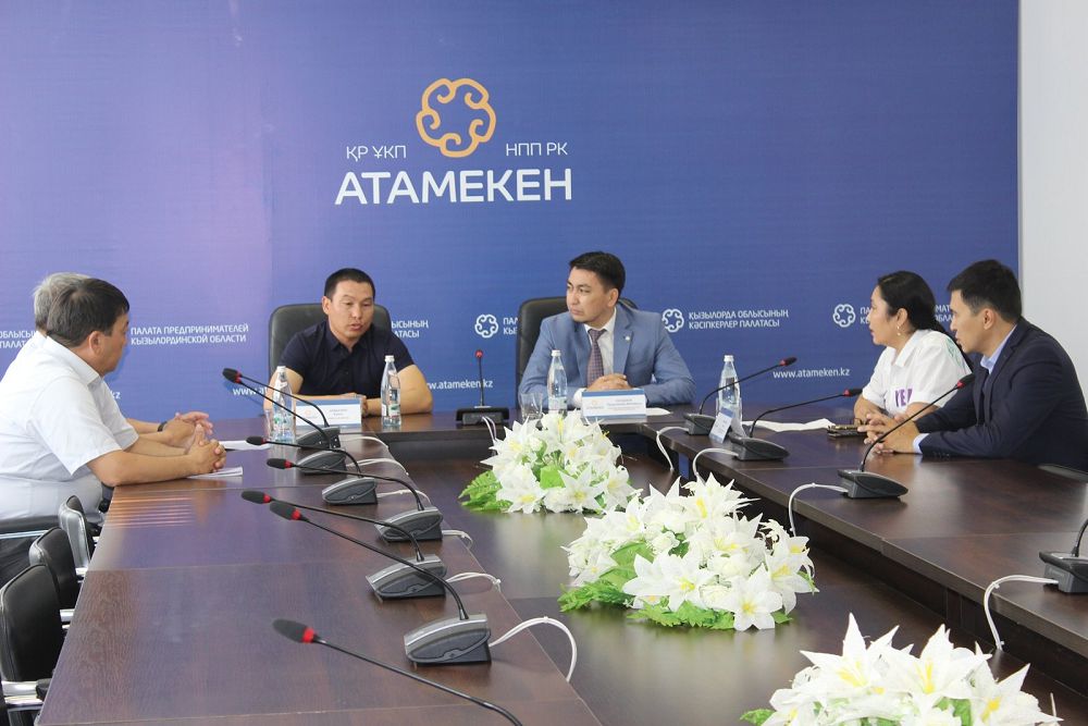 Tاسادا تۇرىپ تاس اتقاندار